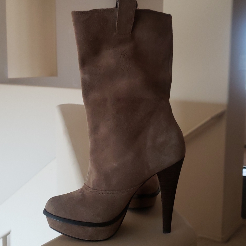 Heeled floppy boots